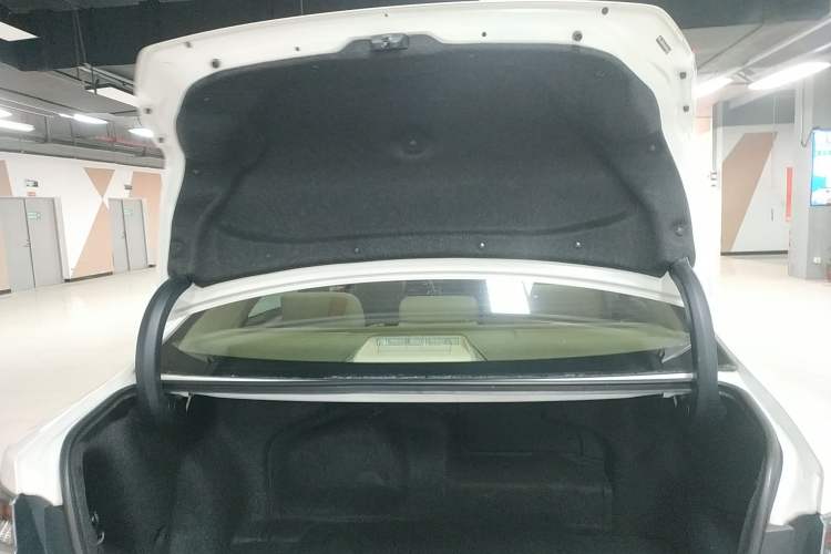 Used Toyota Camry 2015 Dual-Engine 2.5 HG Luxury Navigation Edition
