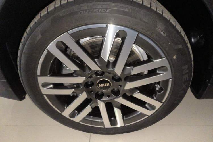 Used  MINI 2025 1.5T COOPER Classic Edition Five-Door Version
