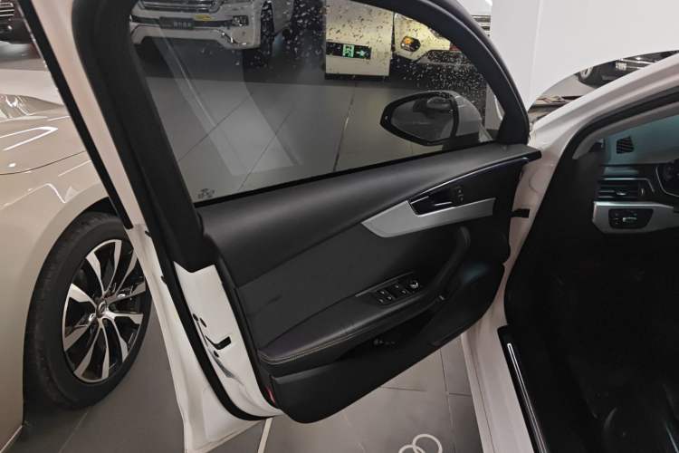 Used Audi A4L 2022 40 TFSI Stylish and Elegant Edition
