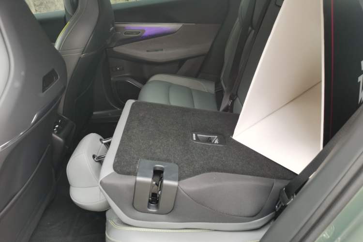 Used Lynk & Co 08 EM-P 2023 220km All-Wheel-Drive Performance Halo
