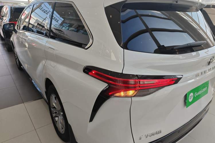Used Toyota Sienna 2024 2.5L Hybrid Four-Wheel Drive Prestige Edition
