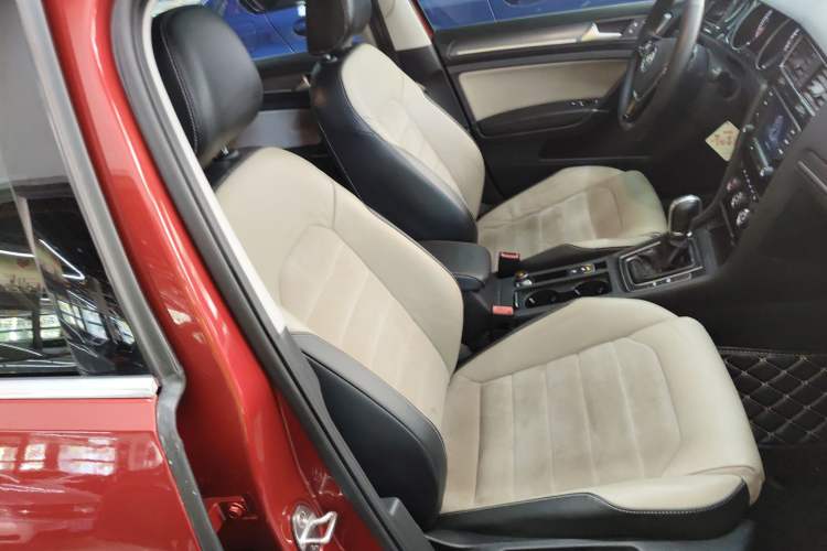 Used Volkswagen Golf 2017 230TSI Automatic Luxury Million-Vehicle Commemorative Edition