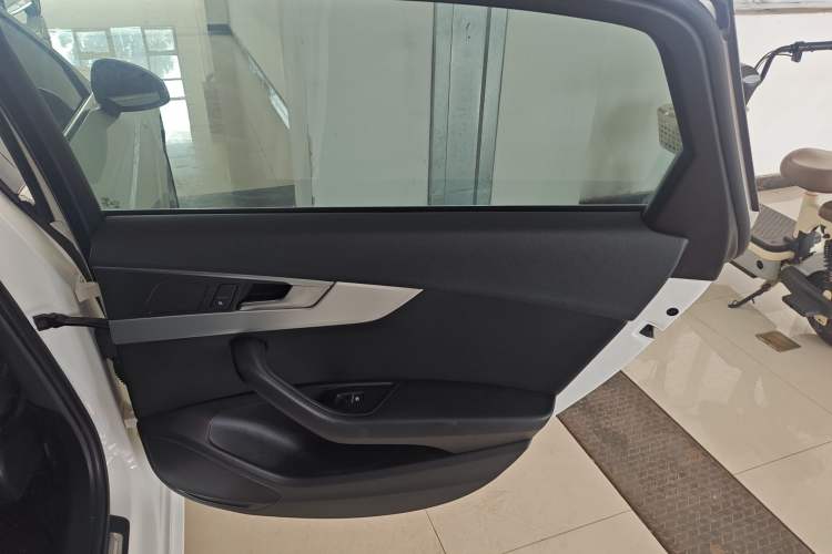 Used Audi A4L 2019 40 TFSI Fashion Edition China VI Emission Standard
