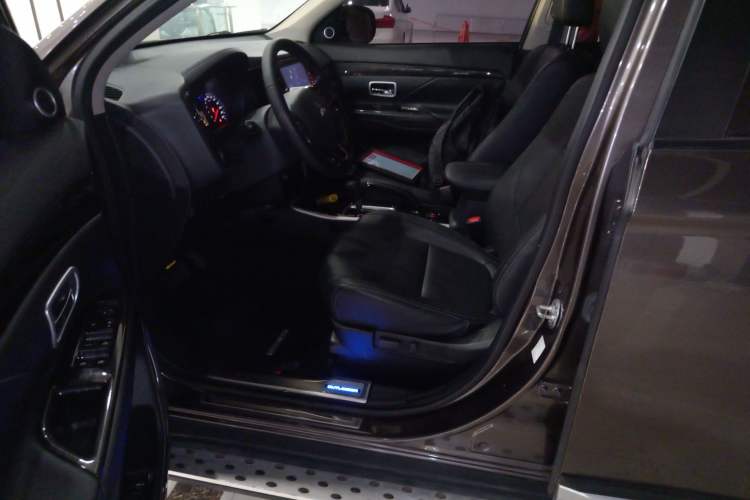 Used Mitsubishi Outlander 2018 2.0L Two-Wheel-Drive Jiale Edition 7-Seater