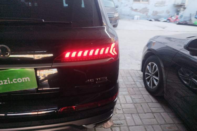 Used Audi Q7 2023 45 TFSI quattro S line Sport model
