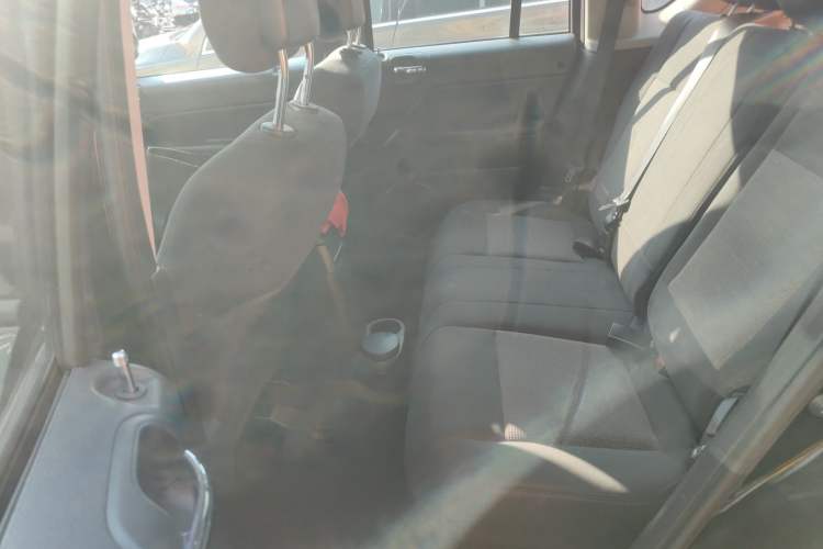 Used  Compass 2015 2.0L two-wheel drive sport version
