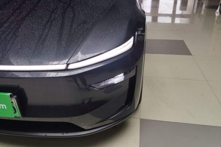 Used Tesla Model Y 2025 Rear-Wheel-Drive Version