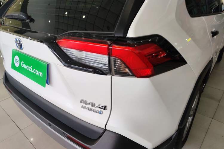 Used Toyota RAV4 2020 Dual-Engine 2.5L E-CVT Two-Wheel Drive Elite Edition
