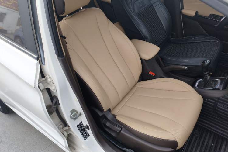 Used Baojun 310W 2017 1.5L Manual Fashion Model China V
