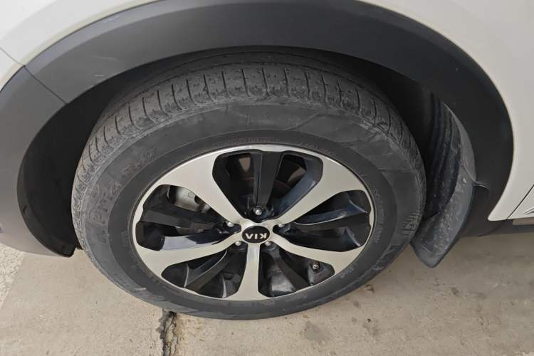 Used Kia Sorento 2015 Sorento L 2.4L Gasoline 4WD Elite Edition 7 Seats China IV Standard
