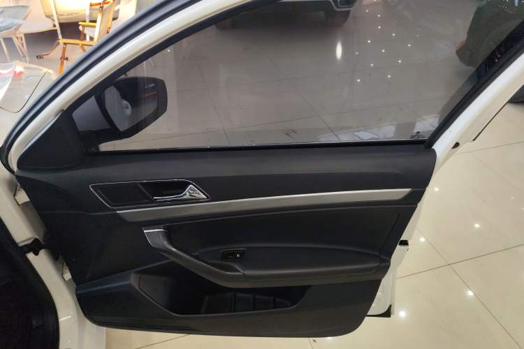 Used Volkswagen Lavida 2017 1.6L Automatic Comfort Edition