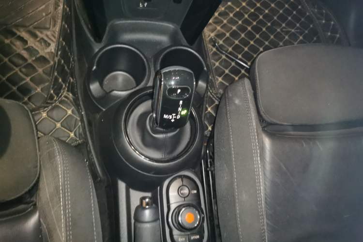 Used  MINI 2018 1.5T COOPER Classic Edition Five-Door Version