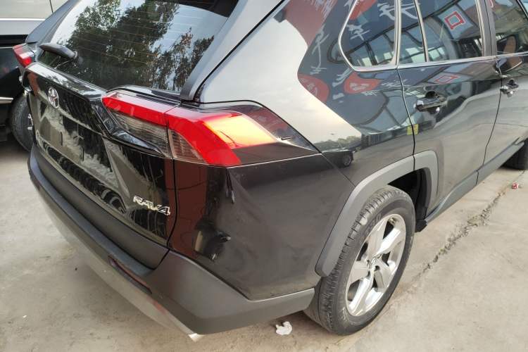 Used Toyota RAV4 2022 2.0L CVT Two-Wheel Drive Fashion Plus Edition
