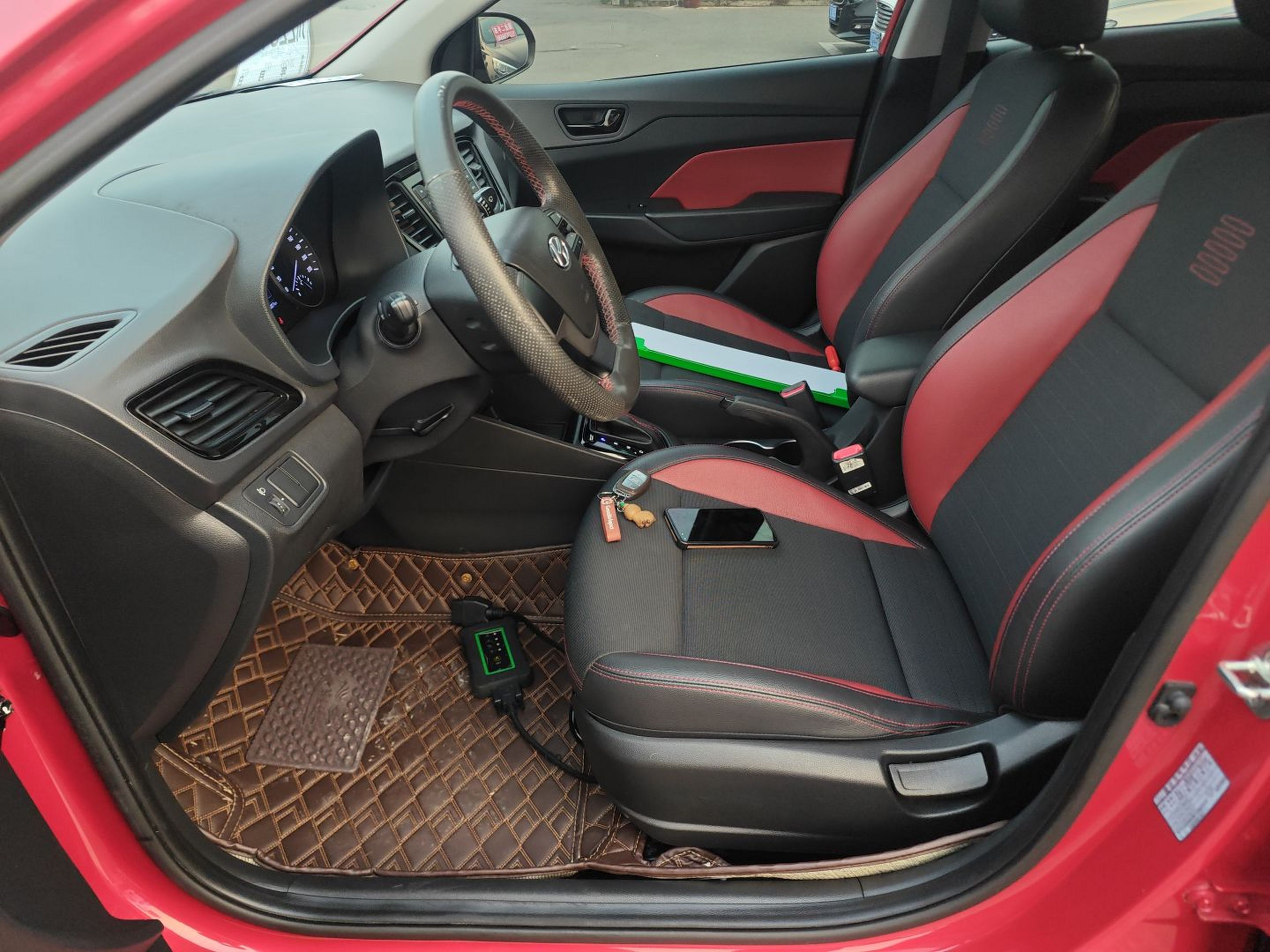 Переднее сиденье в автомобиле