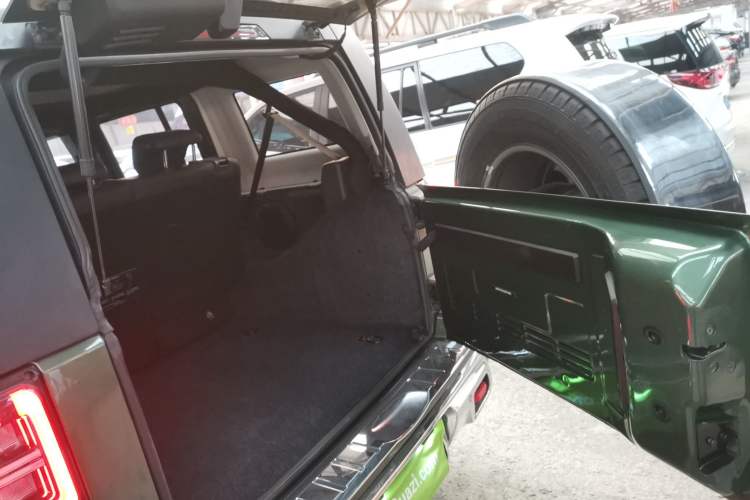 Used Beijing Auto BJ40 2018 PLUS 2.3T Automatic Four-Wheel Drive Flagship Version China V Emission Standard
