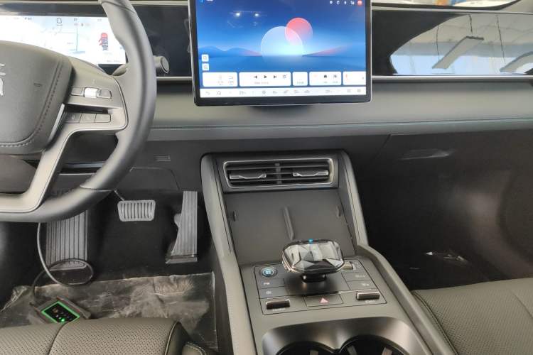 Used BYD Qin L 2025 DM-i Smart Drive 80KM Leading Model
