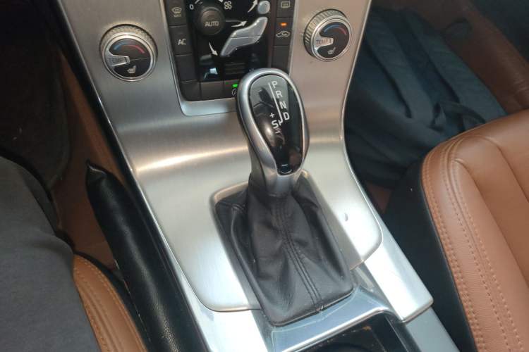 Used Volvo S60 2015 S60L 2.0T Zhiyuan Edition