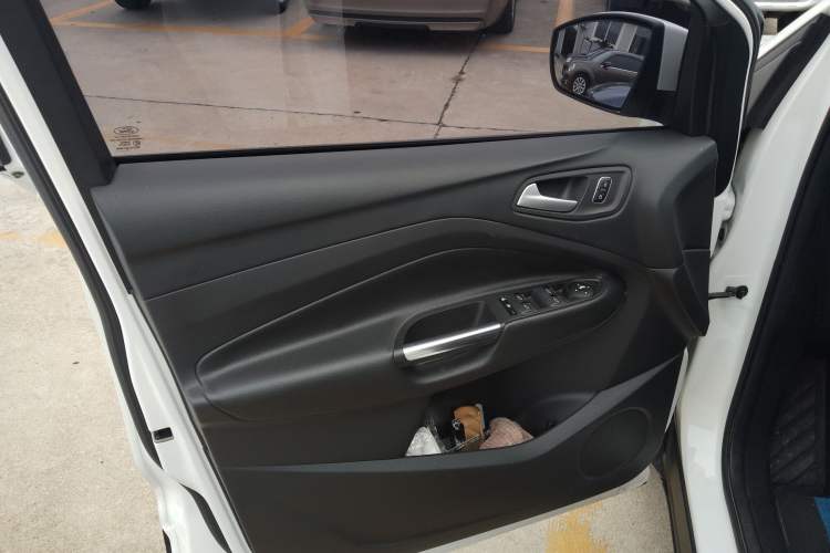 Used Ford Kuga 2017 EcoBoost 180 Two-Wheel-Drive Tiger Leap Model
