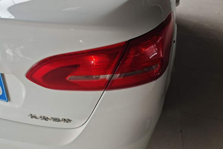 Used Ford Focus 2017 Sedan 1.6L Automatic Fashion Edition Smart Drive Version
