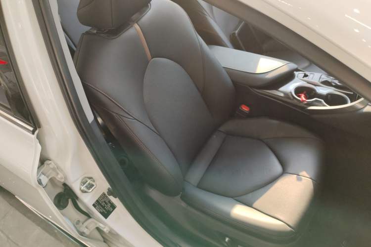 Used Toyota Camry 2023 2.0G Luxury Edition
