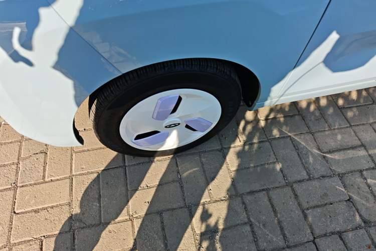 Used Chery QQ Ice Cream 2022 170km Sundae Phosphate Lithium-Ion