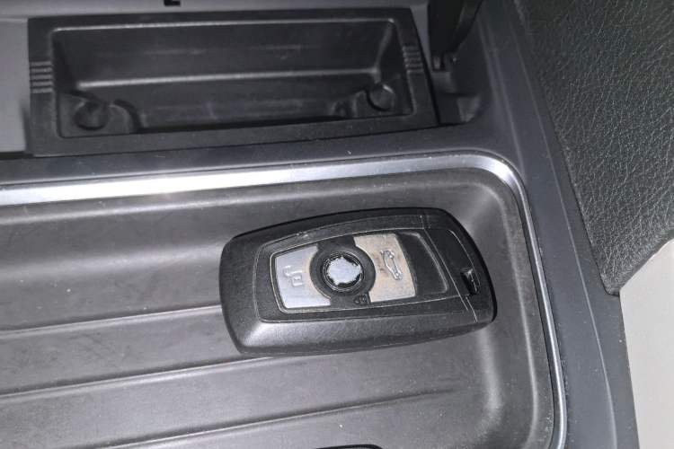 Used BMW 3 Series 2015 320Li Luxury Edition Fashion Model
