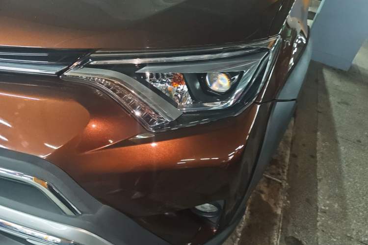 Used Toyota RAV4 2019 2.0L CVT Two-Wheel Drive Fashion X Limited Edition China V Standard
