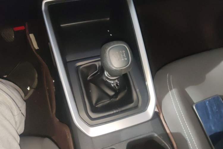 Used Wuling Alvez 2022 1.5L Manual Free-Style Model
