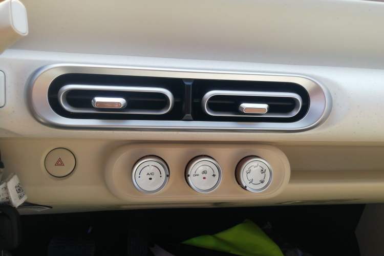 Used Wuling Hongguang MINIEV 2024 3rd Generation 215km Youth Edition
