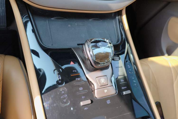 Used Denza D9 2022 DM-i 970 Four-Wheel Drive Flagship Model
