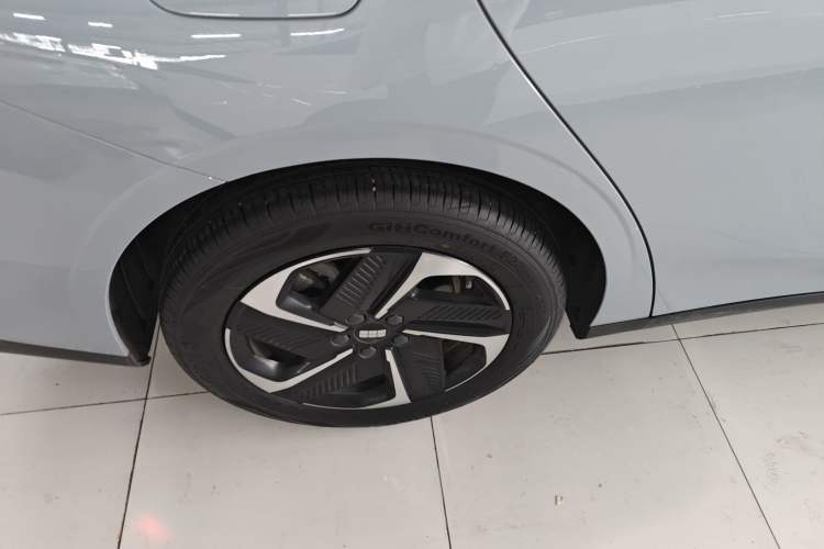 Used  L6 2023 125km PLUS
