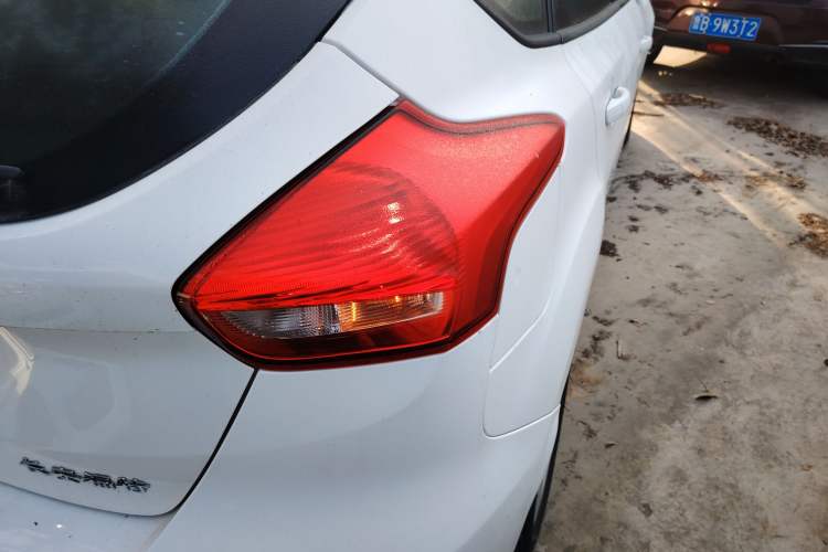 Used Ford Focus 2018 Hatchback Classic 1.6L Automatic Comfort Plus SmartDrive Edition
