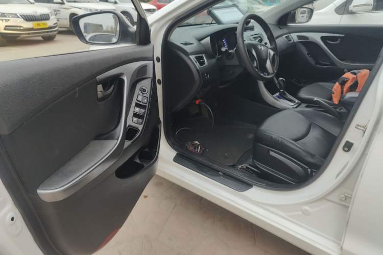 Used Hyundai Elantra (5th Generation / Langdong) 2016 1.6L Automatic Smart Version