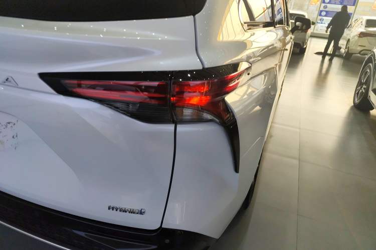 Used Toyota Granvia 2023 2.5L Hybrid Prestige PLUS Edition