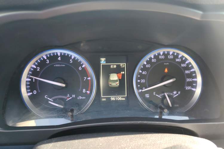 Used Toyota Highlander 2018 2.0T Four-Wheel Drive Luxury Edition 7 Seats China V Emission Standard
