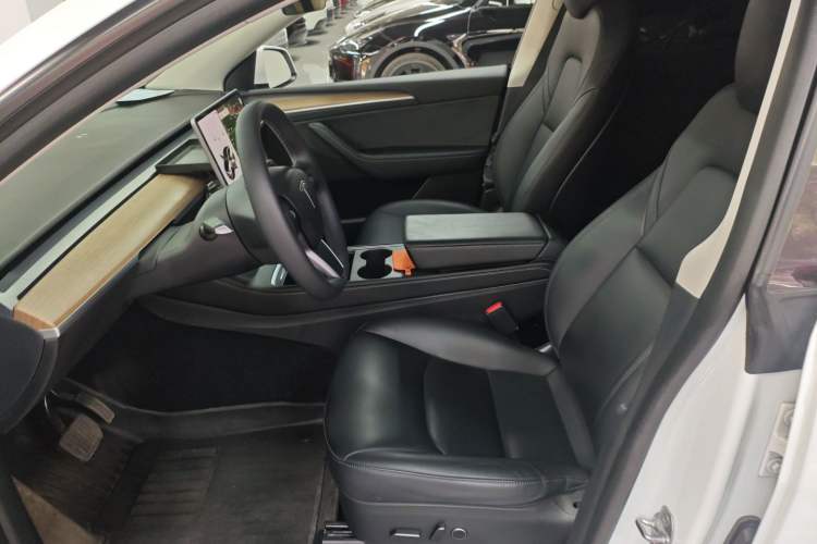 Used Tesla Model Y 2021 Long-Range All-Wheel-Drive Version 3D7