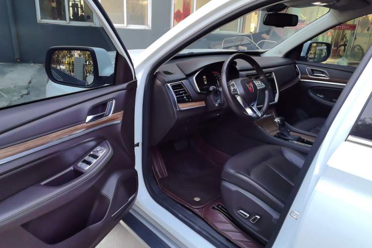 Used Roewe RX8 2018 30T Smart Connectivity Two-Wheel Drive Flagship Edition
