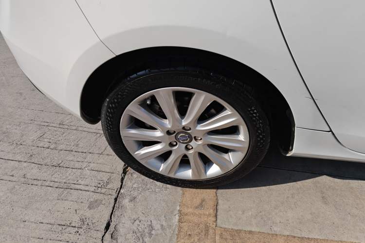 Used Volvo V40 2015 1.6T Zhiyi Edition
