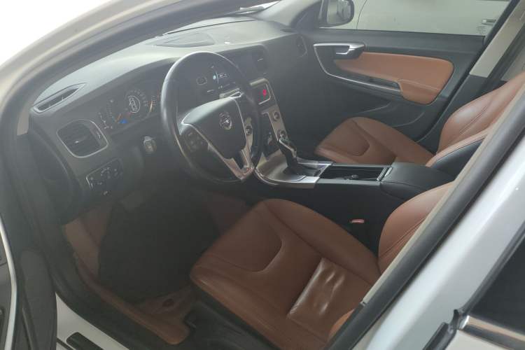 Used Volvo S60 2015 S60L 2.0T Zhiyuan Edition