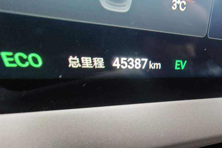 Used Denza D9 2022 DM-i 1040 Prestige Model
