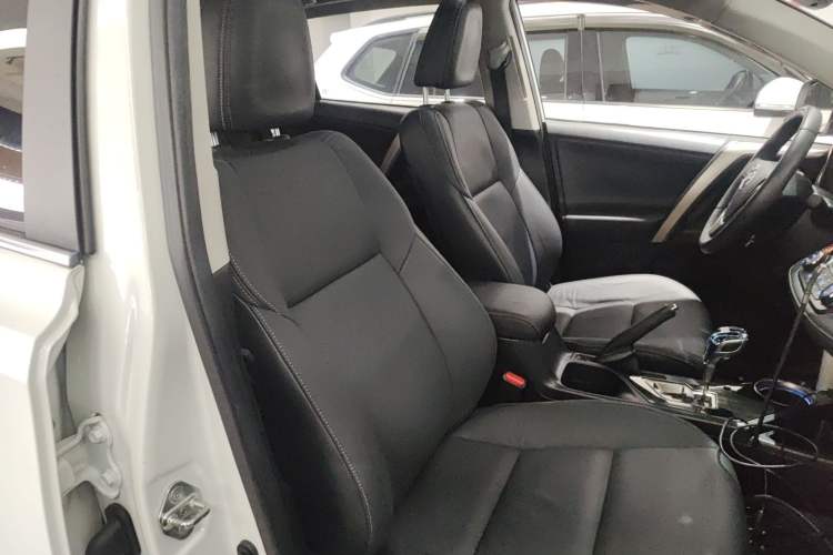 Used Toyota RAV4 2015 2.0L CVT Four-Wheel Drive New Edition
