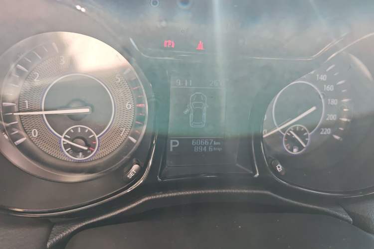 Used JMC Yusheng S350 2016 2.0T Automatic Two-Wheel Drive Gasoline Luxury Edition 5 Seats
