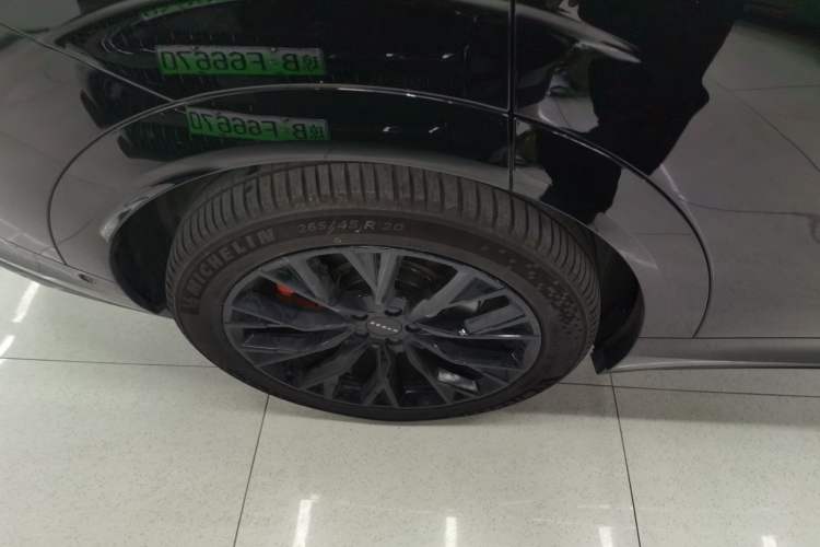 Used Zeekr 7X 2025 100 kWh Long-Range Rear-Wheel Drive with Intelligent Driving Features
