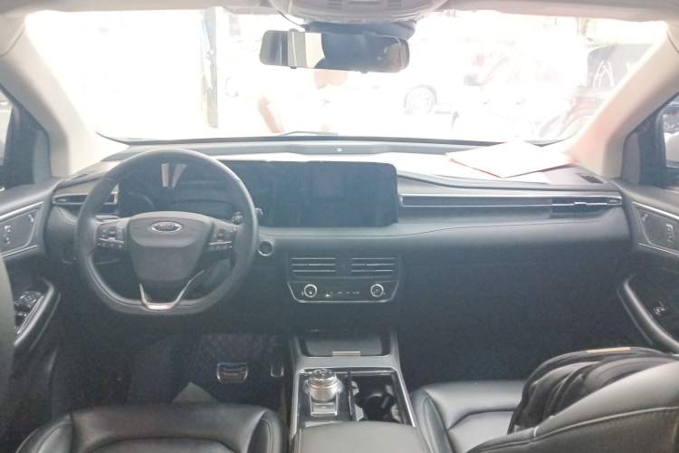 Used Ford Edge 2021 PLUS EcoBoost 245 Two-Wheel-Drive Titanium 7-Seater
