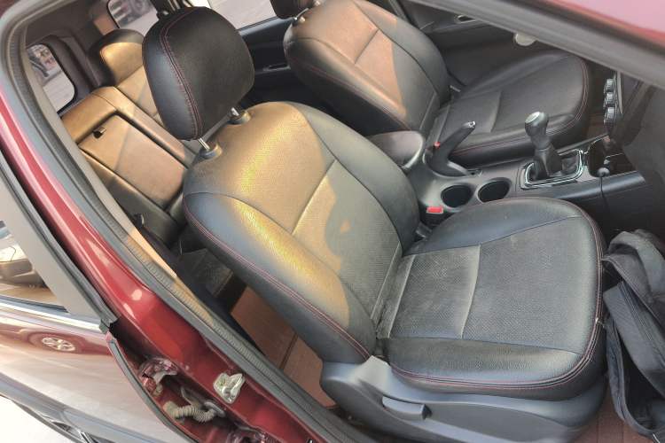 Used FORTHING Joyear X5 2013 1.6L Manual Luxury Model China IV Standard