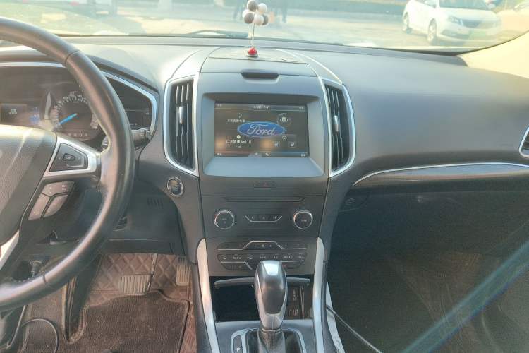 Used Ford Edge 2015 2.0T GTDi Two-Wheel-Drive High-Line Version