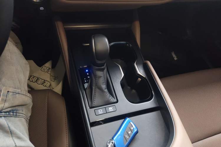 Used Lexus ES 2025 300h Deluxe Edition