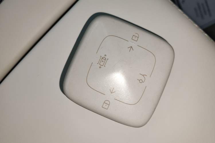 Used Zeekr 7X 2025 100 kWh Long-Range Rear-Wheel Drive with Intelligent Driving Features
