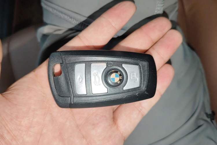 Used BMW 5 Series 2014 525Li Leading Model
