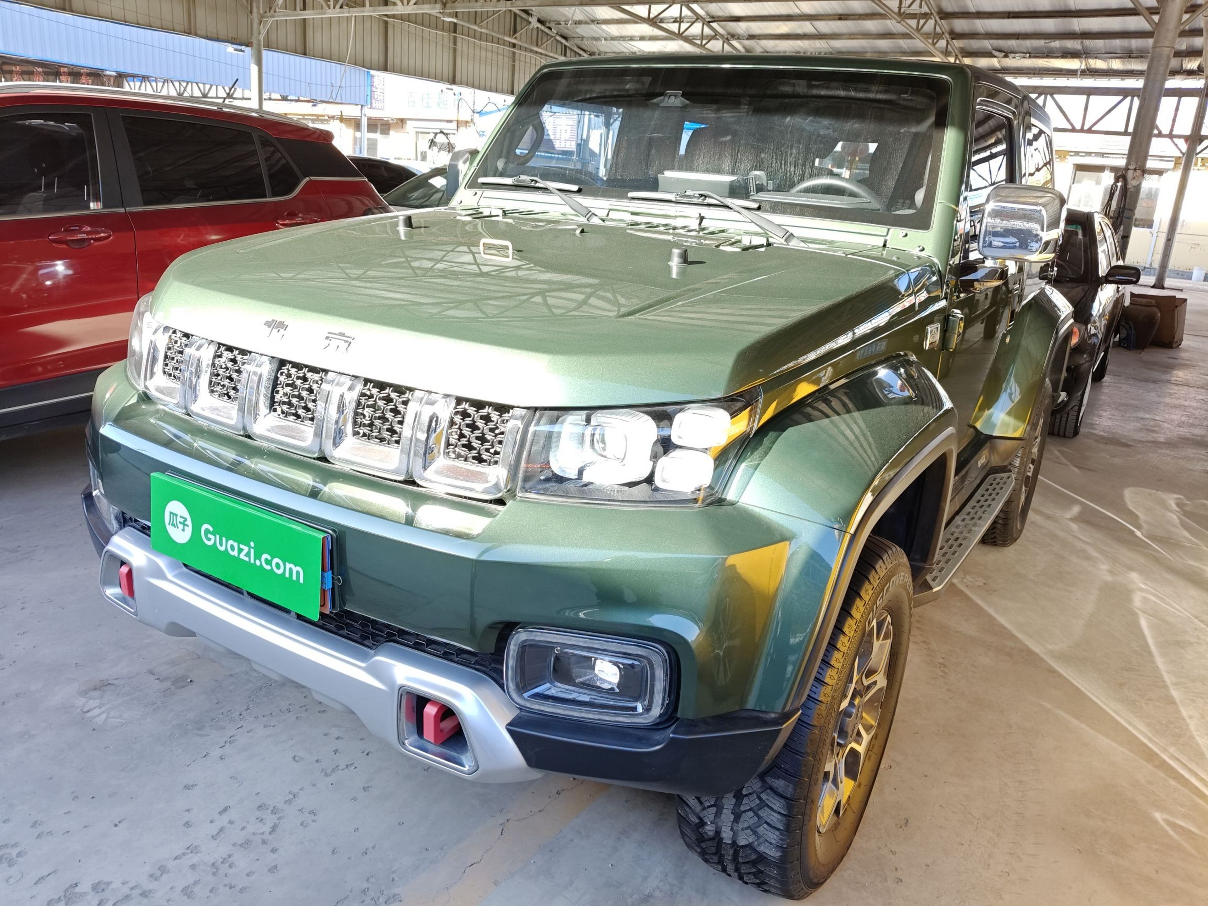 تحت مقدمة السيارة